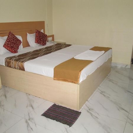 Oyo 13494 Hotel Nakshatra Inn Hyderabad Exterior foto