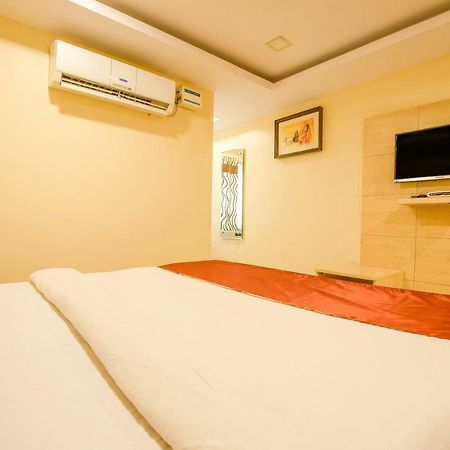 Oyo 13494 Hotel Nakshatra Inn Hyderabad Exterior foto