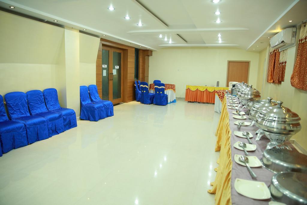 Oyo 13494 Hotel Nakshatra Inn Hyderabad Exterior foto