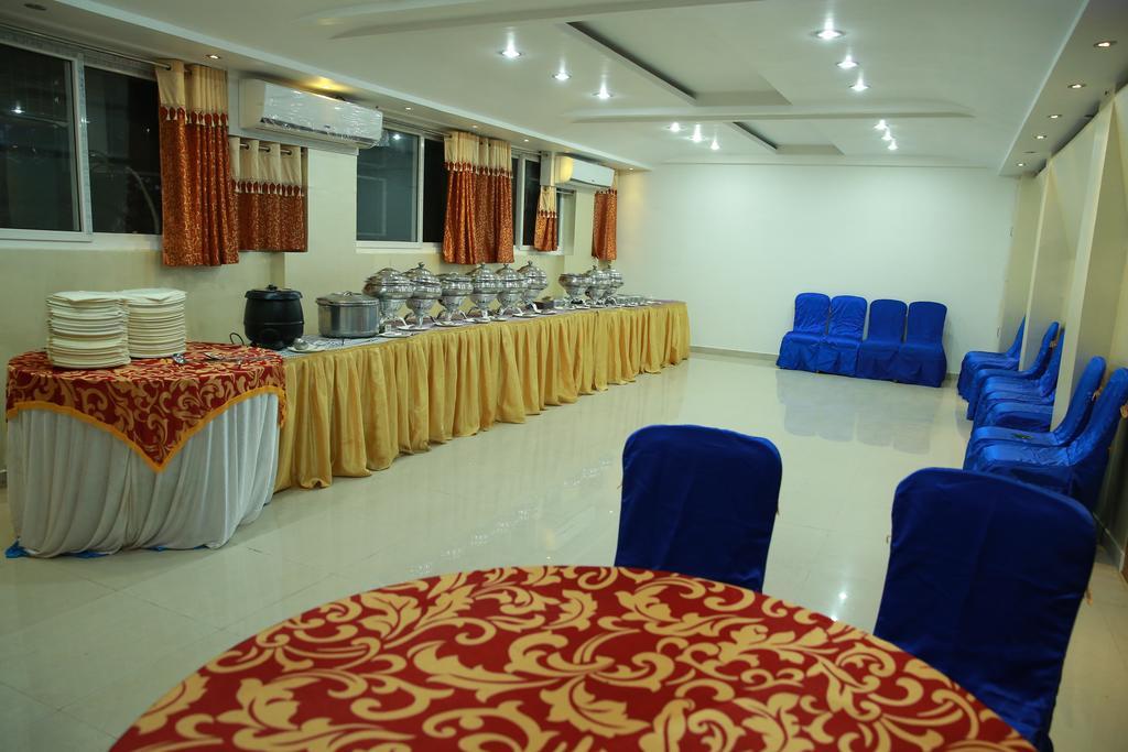 Oyo 13494 Hotel Nakshatra Inn Hyderabad Exterior foto