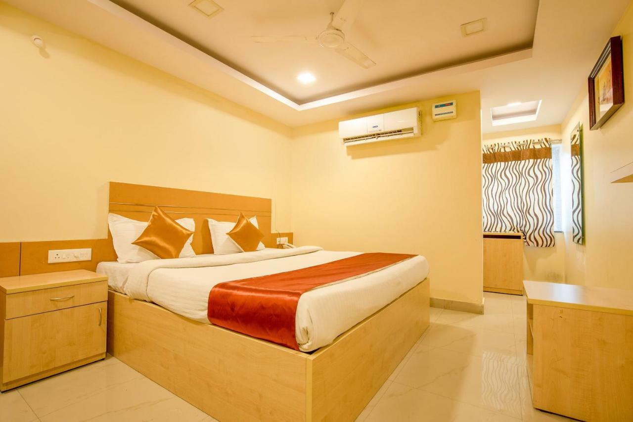 Oyo 13494 Hotel Nakshatra Inn Hyderabad Exterior foto