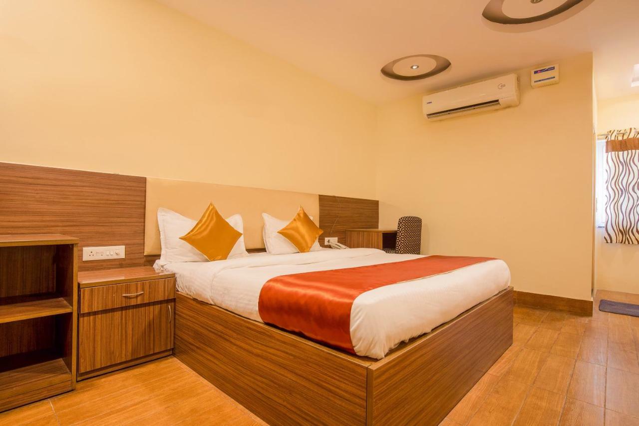 Oyo 13494 Hotel Nakshatra Inn Hyderabad Exterior foto