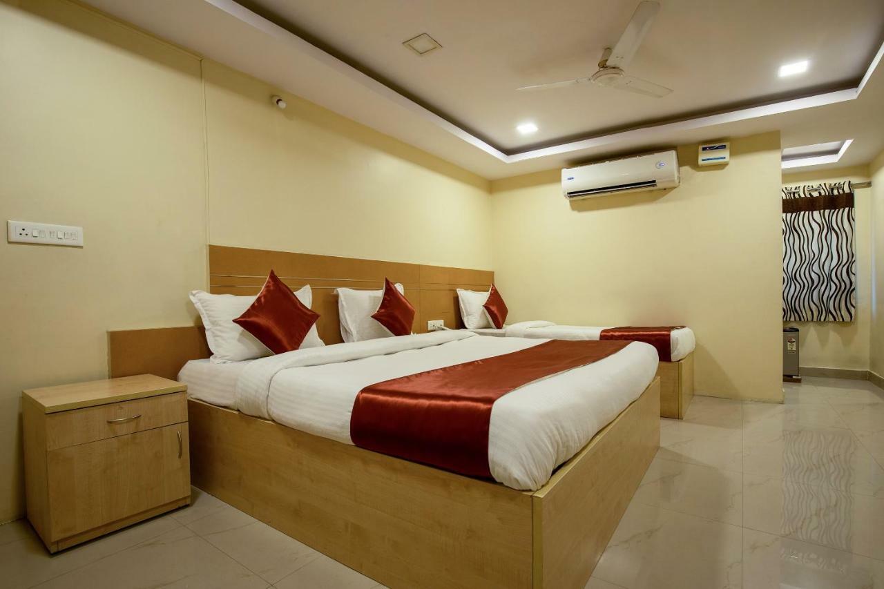 Oyo 13494 Hotel Nakshatra Inn Hyderabad Exterior foto