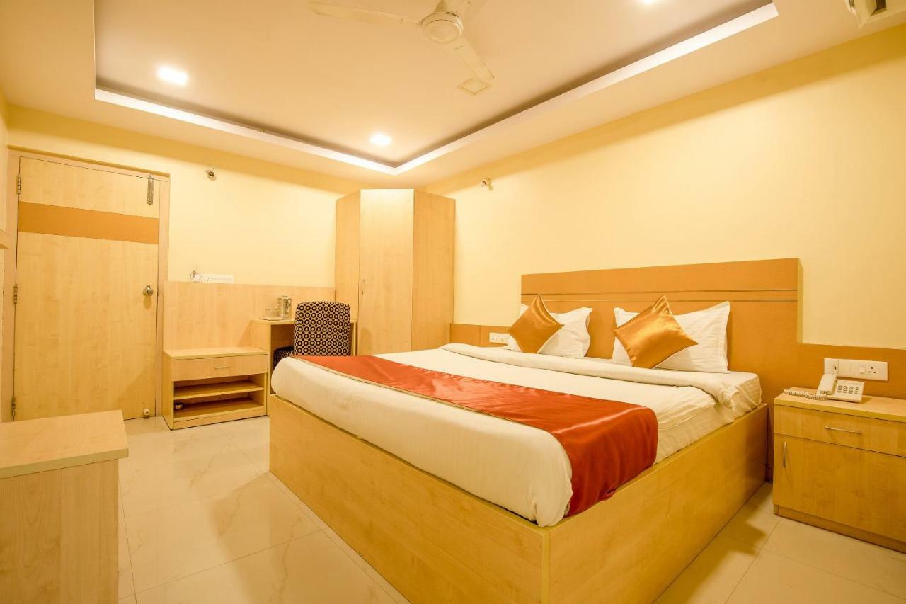 Oyo 13494 Hotel Nakshatra Inn Hyderabad Exterior foto